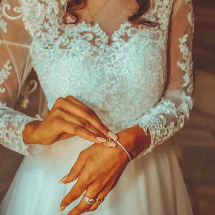 Bride fastening a bracelet